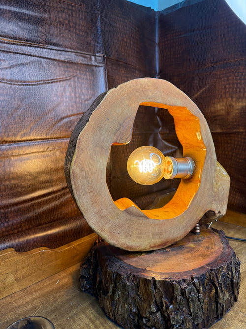 Lámpara Rústica “Luz Vintage” – Madera Artesanal