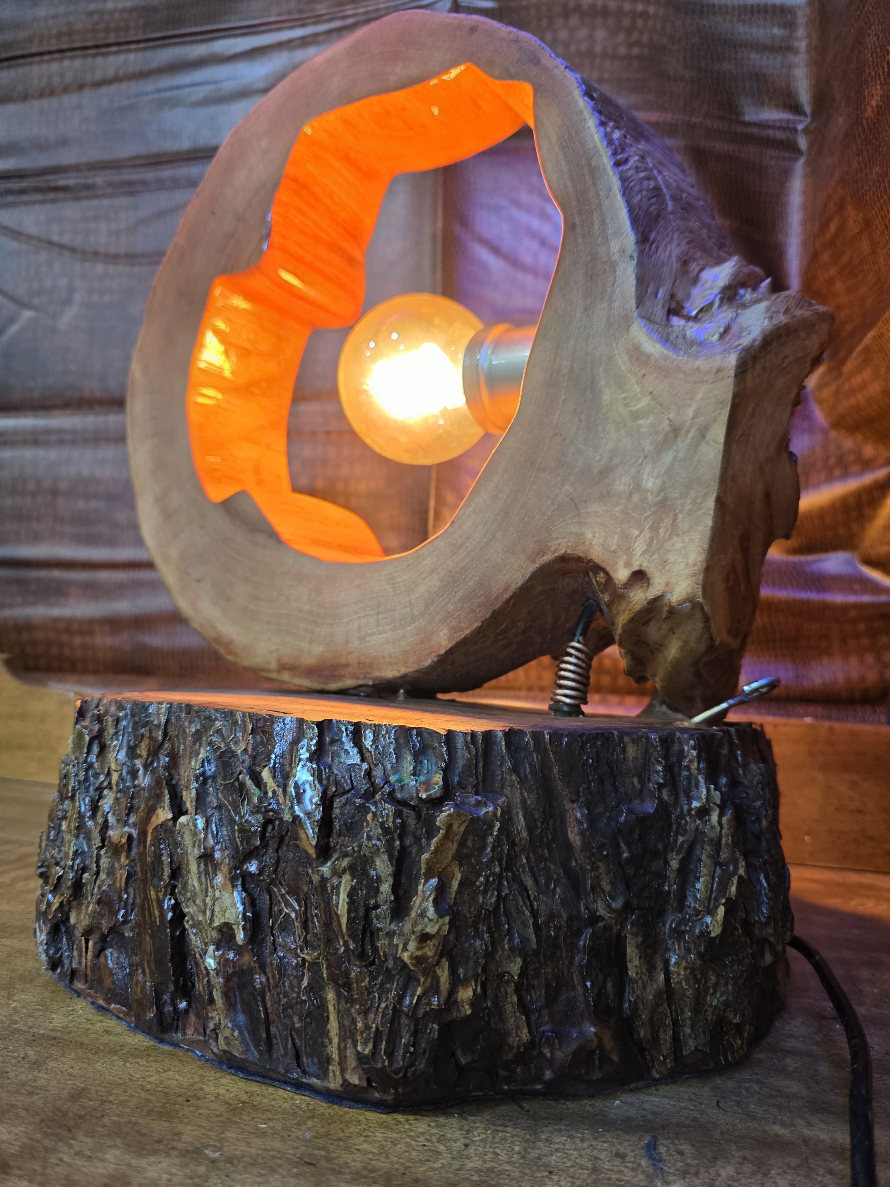 Lámpara Rústica “Luz Vintage” – Madera Artesanal